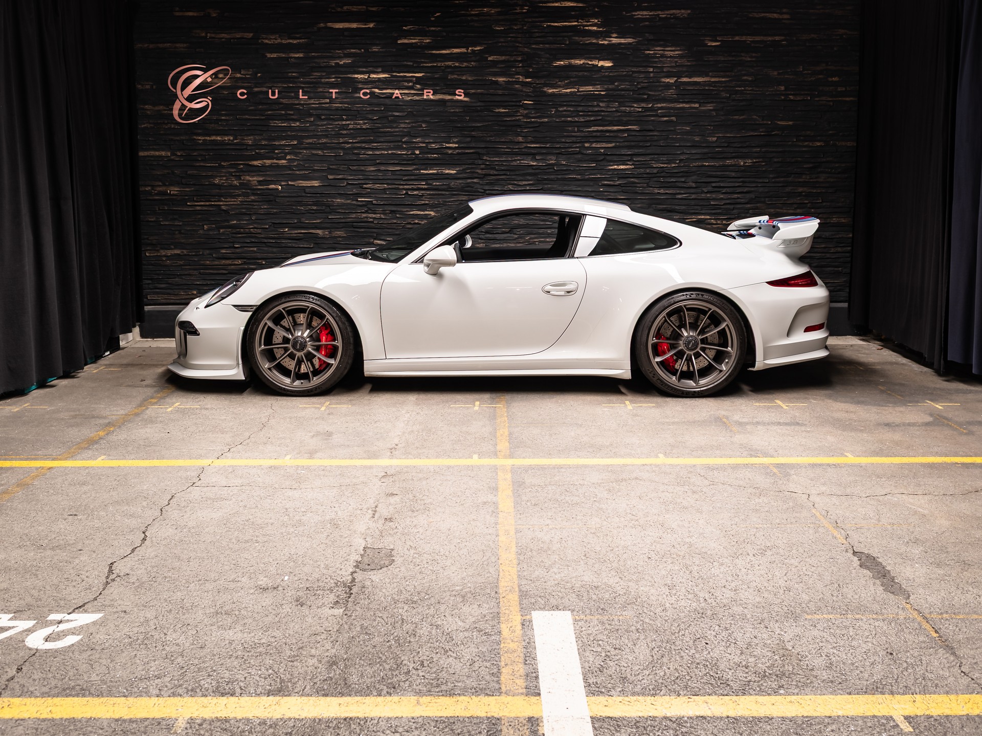 PORSCHE 911 GT3 PDK-showroom-element-1