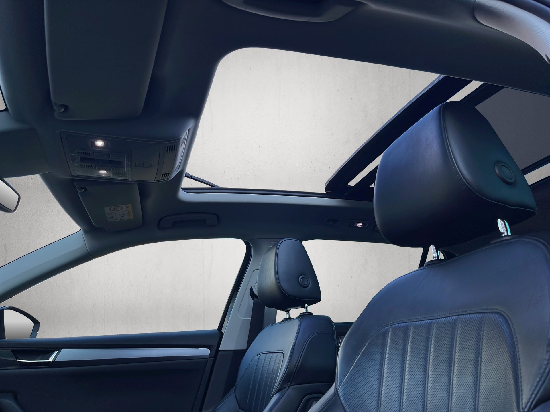 SKODA Superb Combi 2.0 TSI Style DSG 4x4-image-12