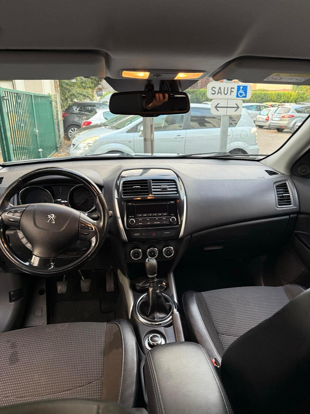 PEUGEOT 4008 1.6 HDi Active 4WD-image-3