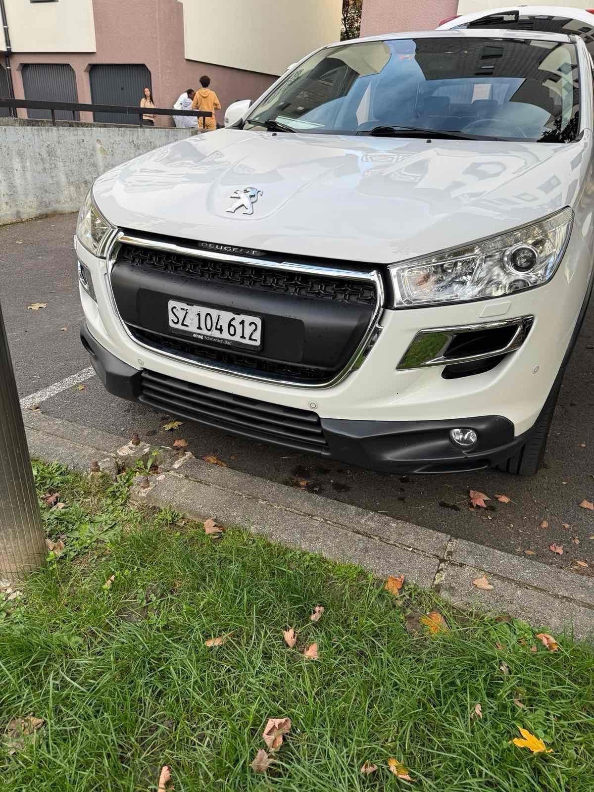 PEUGEOT 4008 1.6 HDi Active 4WD-image-1