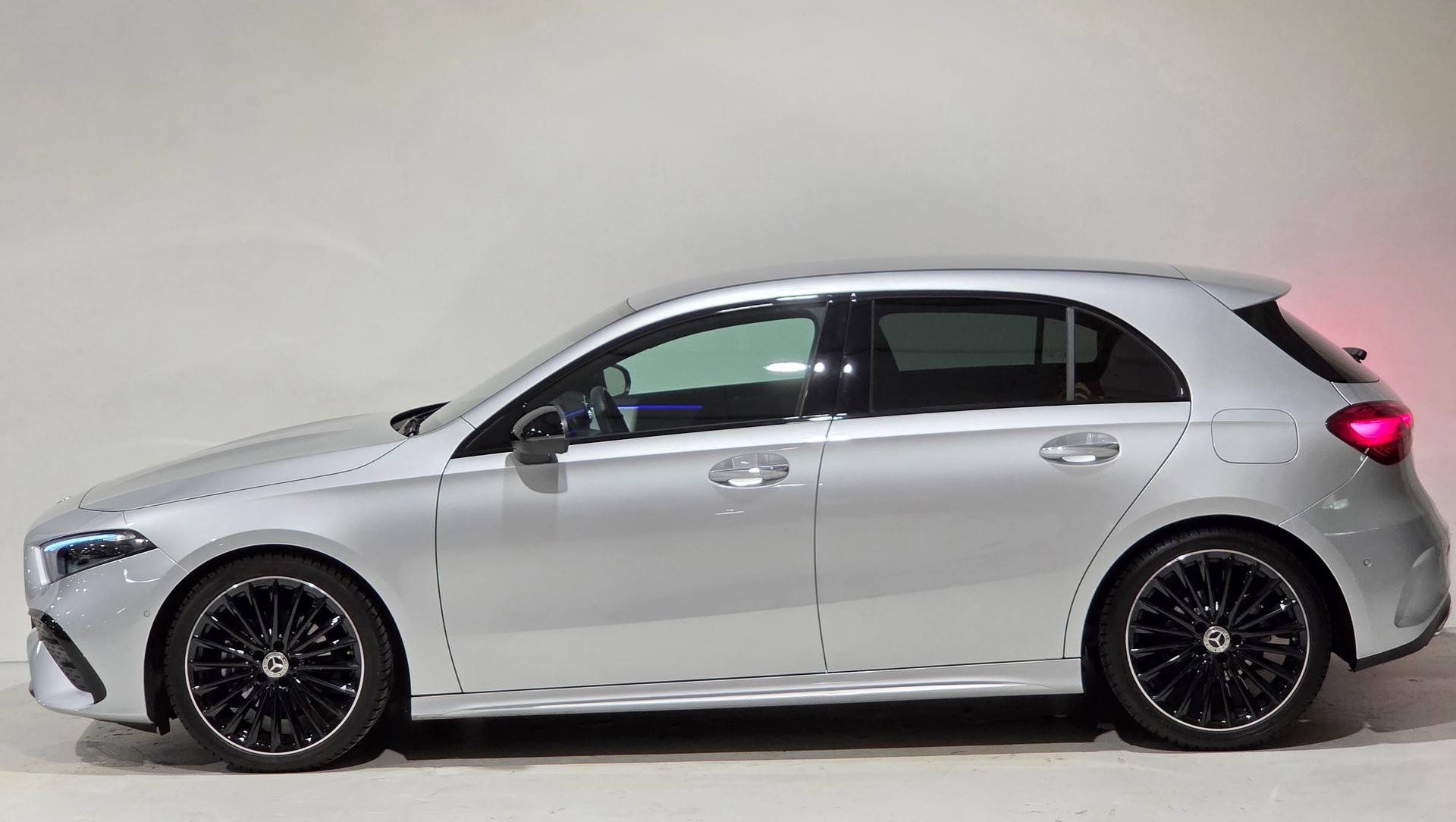 MERCEDES-BENZ A 180 Night Star AMG Line 7G-DCT-showroom-element-1