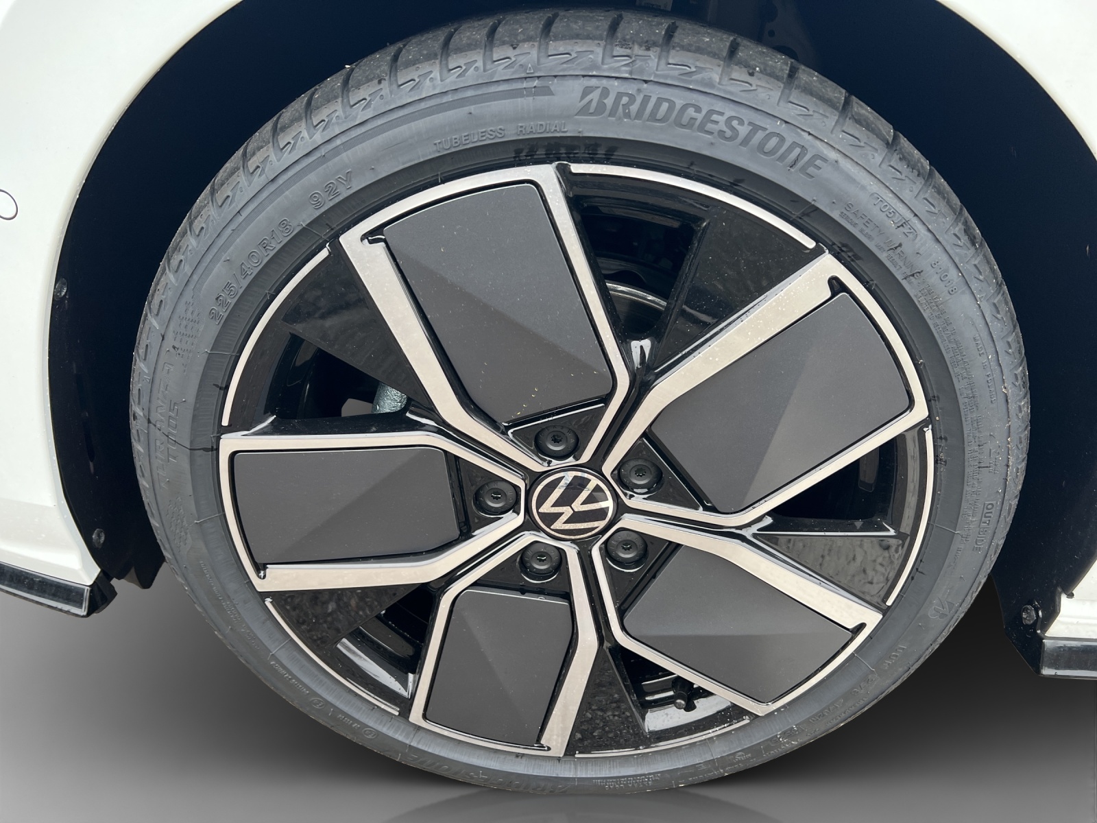 VW Golf 1.5 e TSI mHEV R-Line DSG-image-13