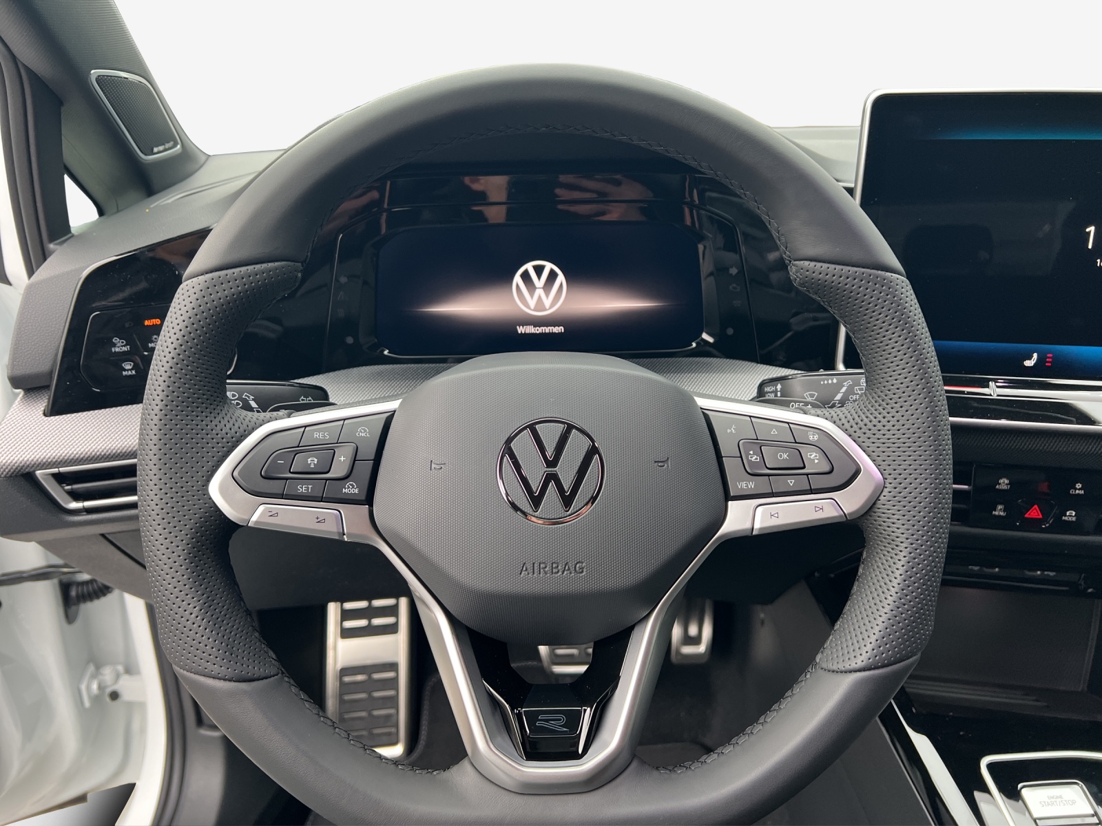 VW Golf 1.5 e TSI mHEV R-Line DSG-image-9
