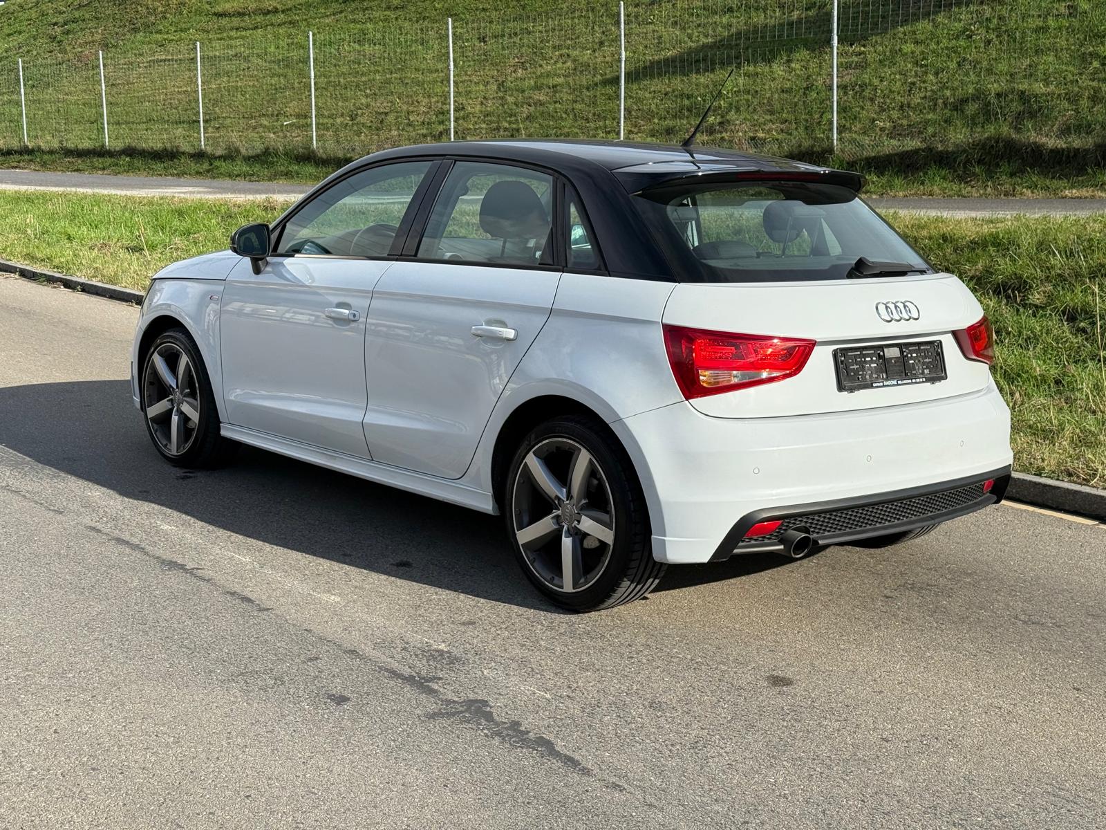 AUDI A1 Sportback 1.6 TDI admired DSG-image-3
