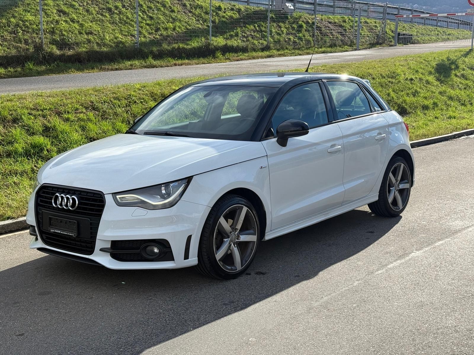 AUDI A1 Sportback 1.6 TDI admired DSG-image-1