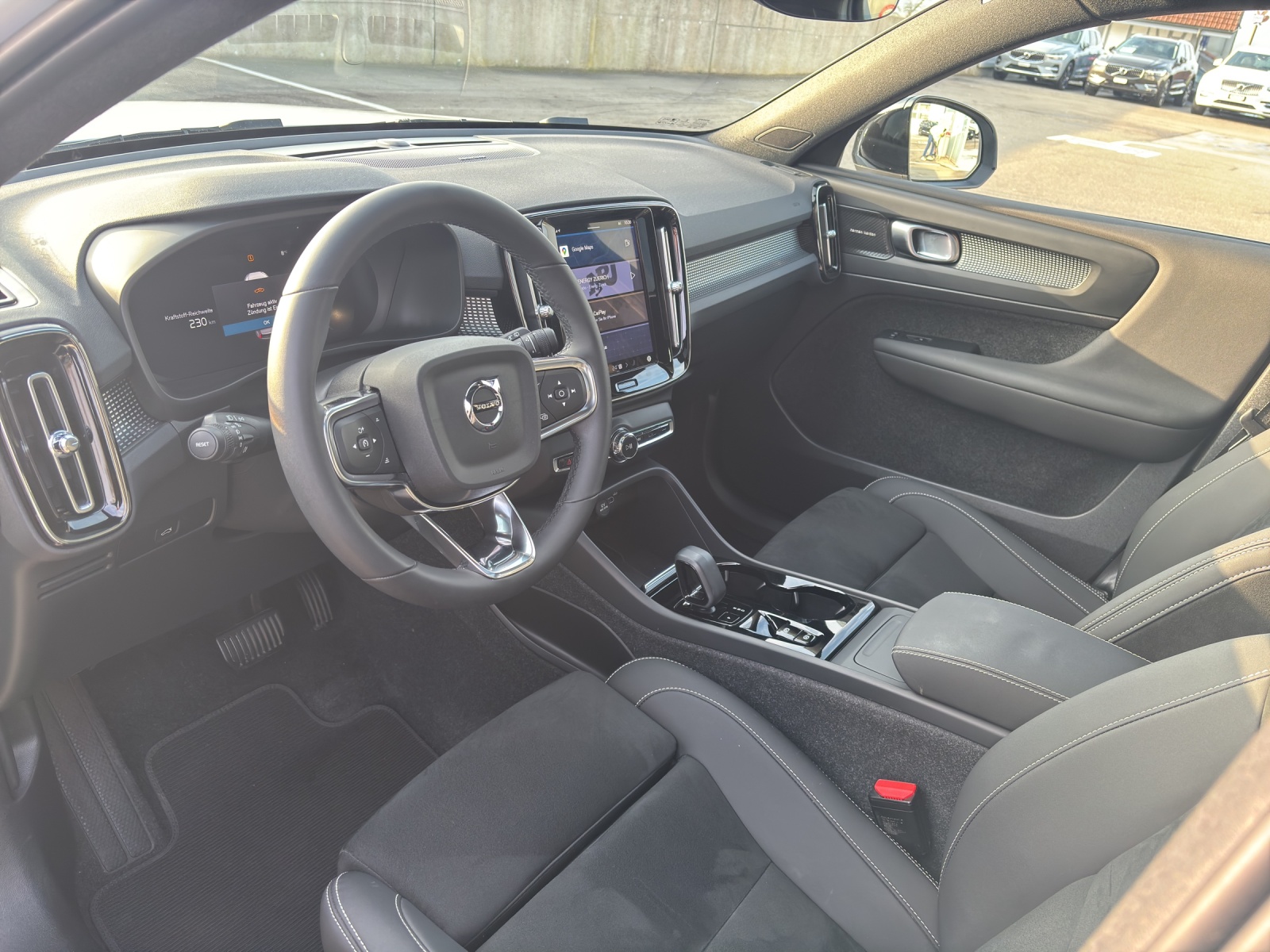 VOLVO XC40 2.0 B4 MH Plus Dark AWD-image-9