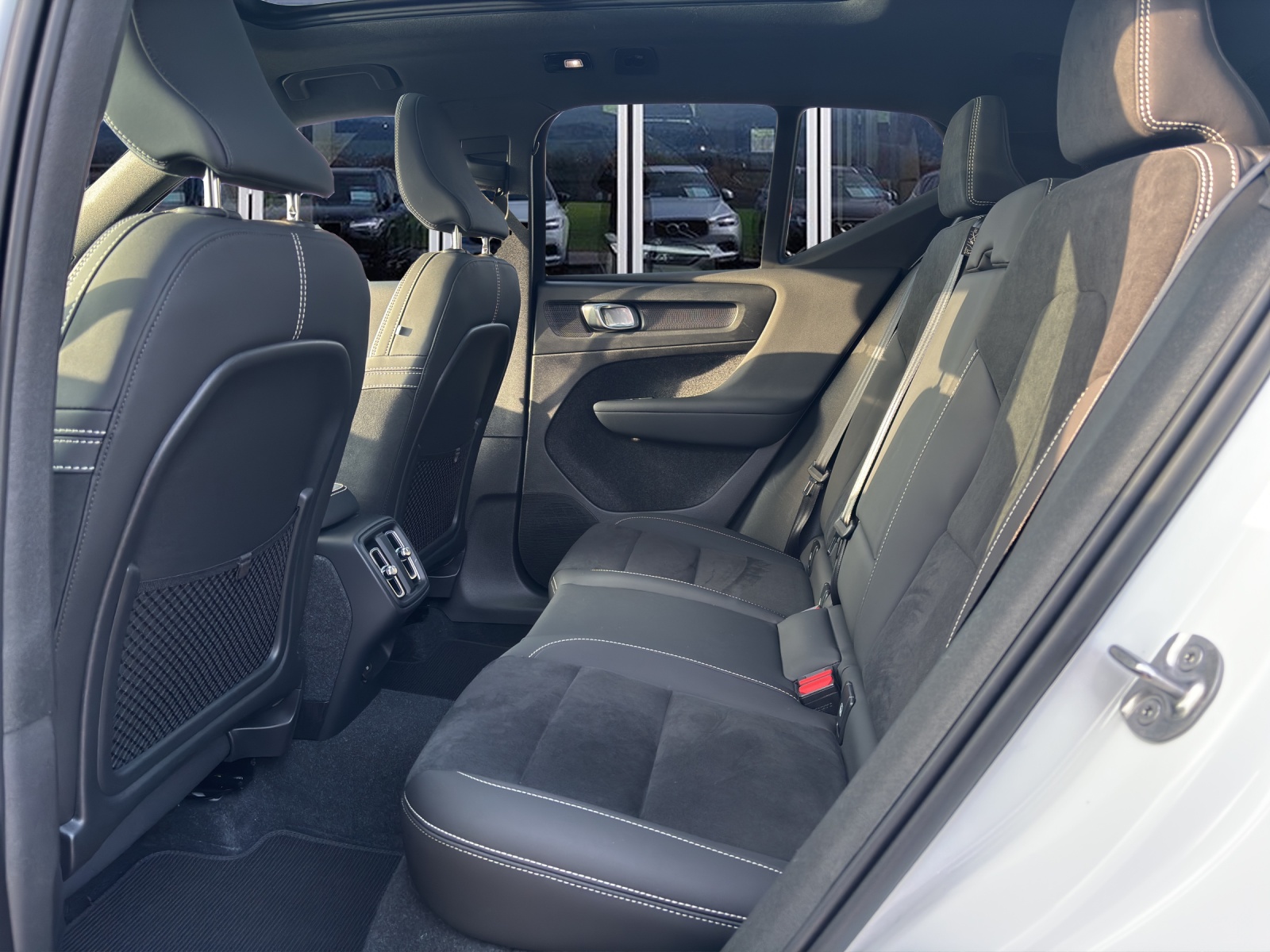 VOLVO XC40 2.0 B4 MH Plus Dark AWD-image-7