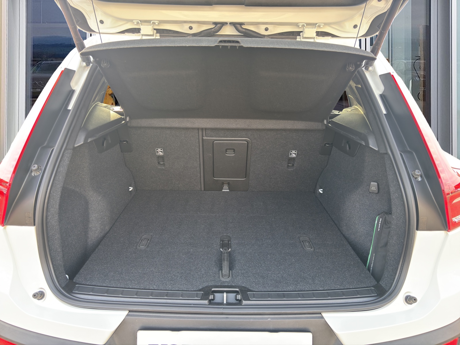 VOLVO XC40 2.0 B4 MH Plus Dark AWD-image-6