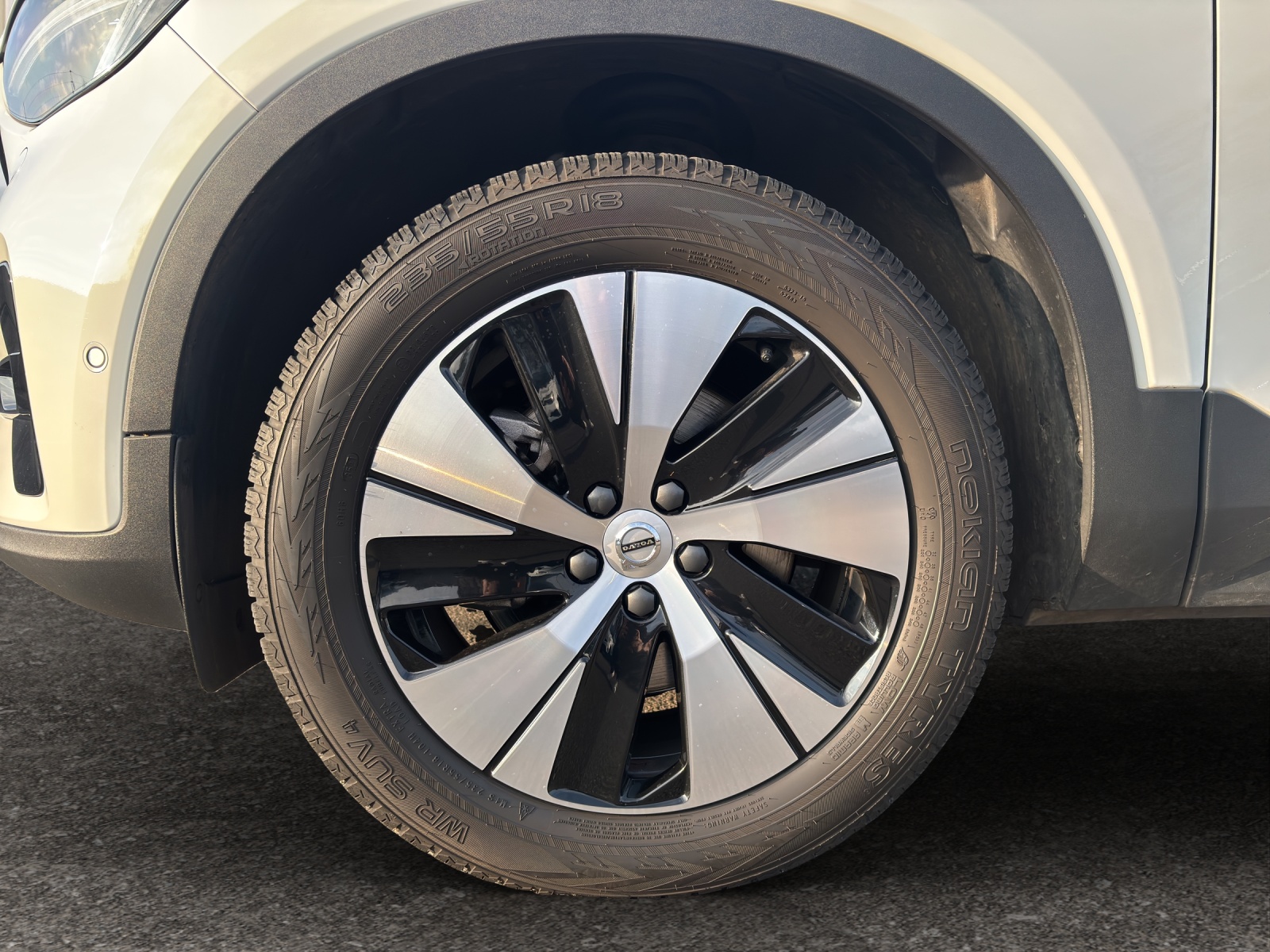 VOLVO XC40 2.0 B4 MH Plus Dark AWD-image-14