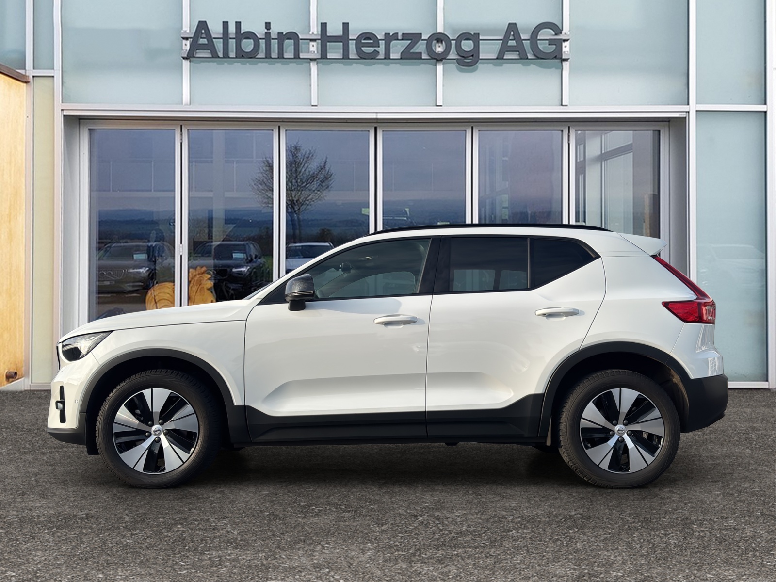 VOLVO XC40 2.0 B4 MH Plus Dark AWD-image-1