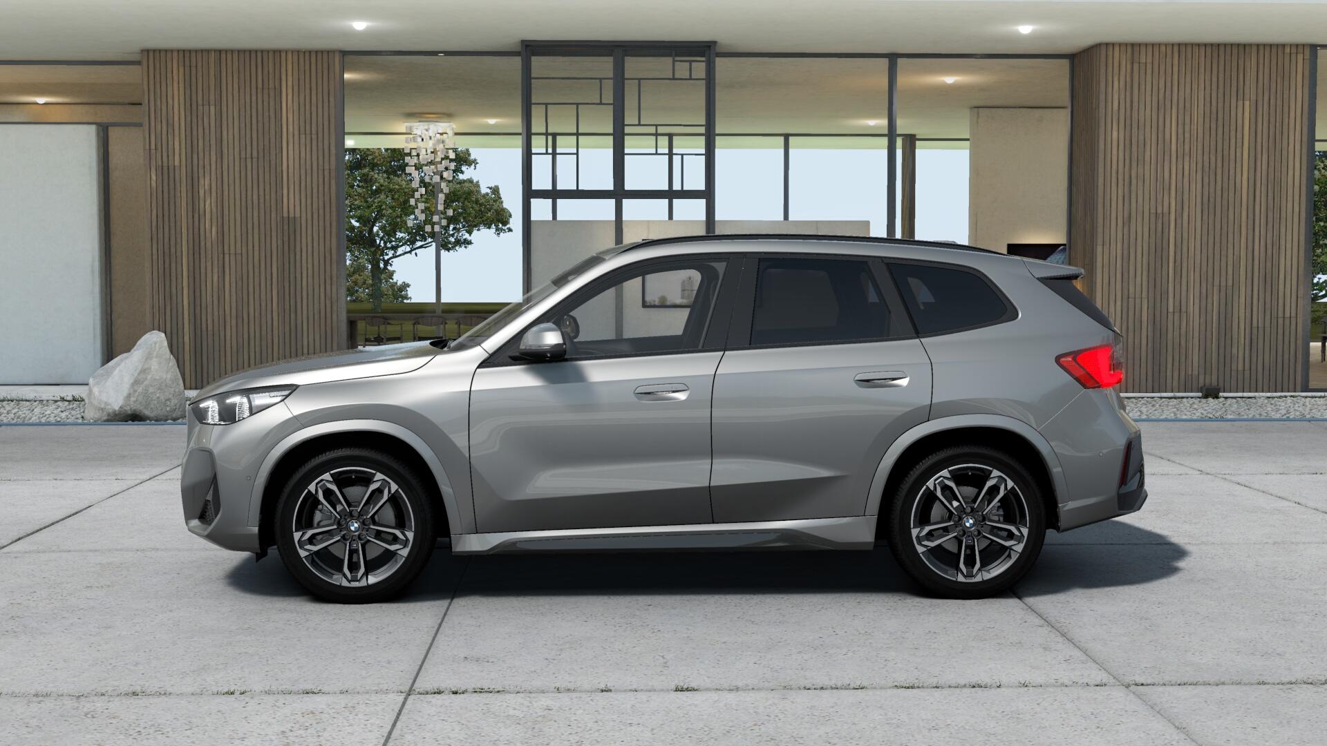 BMW iX1 20 eDrive-image-1