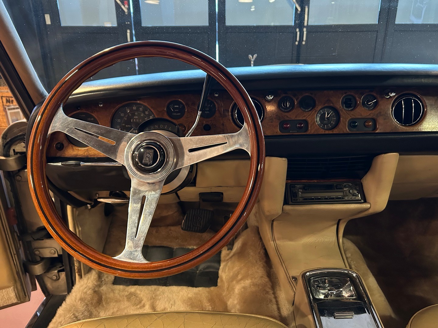 ROLLS-ROYCE Silver Shadow Coupé-image-6