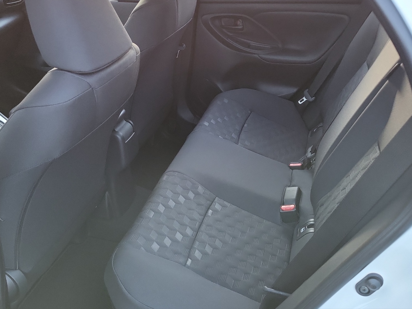 TOYOTA Yaris 1.5 VVT-i HSD Comfort-image-14