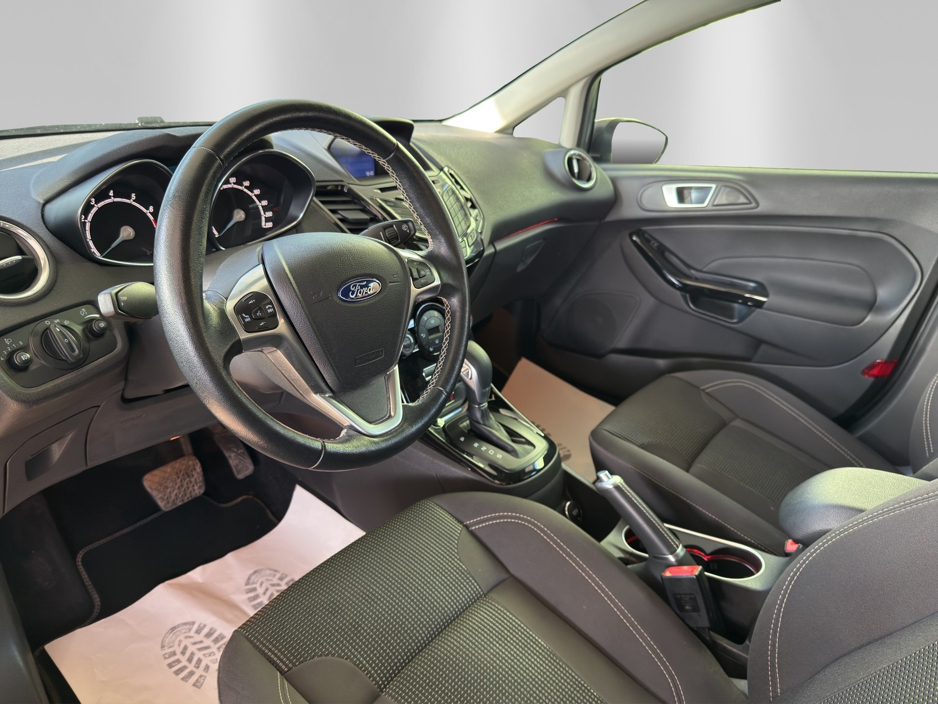 FORD Fiesta 1.0 SCTi Titanium PowerShift-image-7