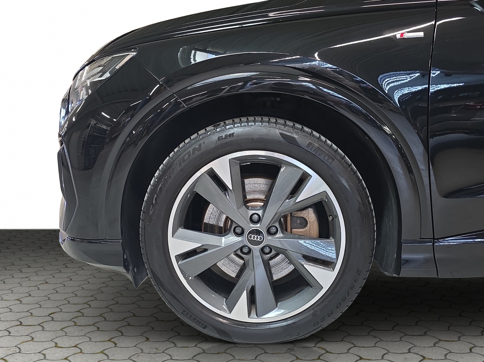 AUDI Q4 e-tron 50 quattro-image-8