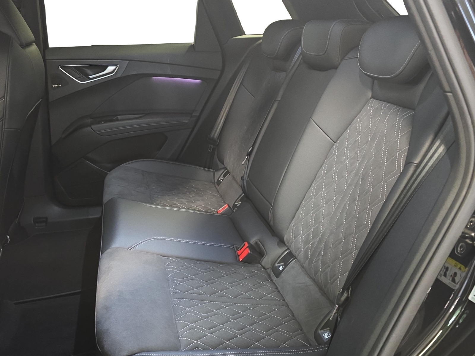 AUDI Q4 e-tron 50 quattro-image-11
