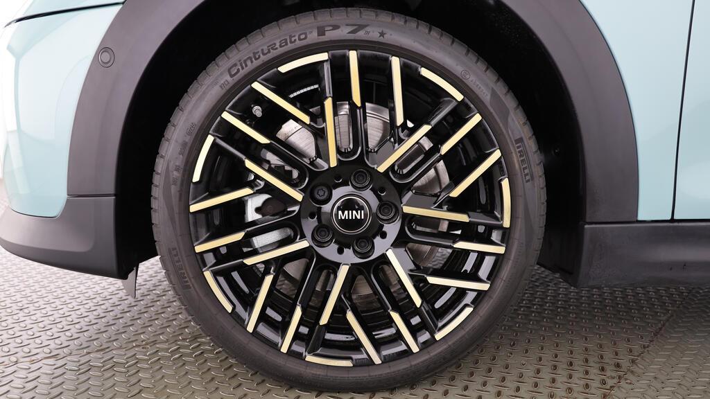 MINI Cooper S Cabrio-image-7