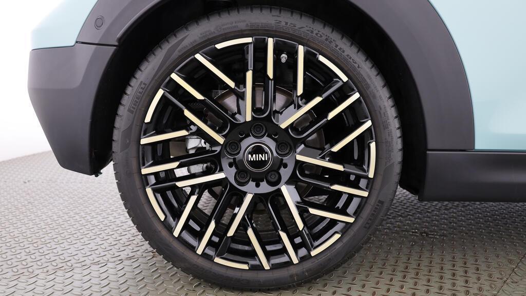 MINI Cooper S Cabrio-image-9
