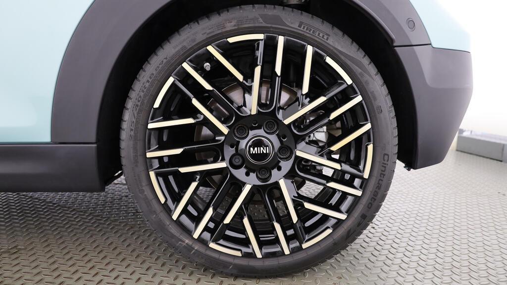 MINI Cooper S Cabrio-image-10