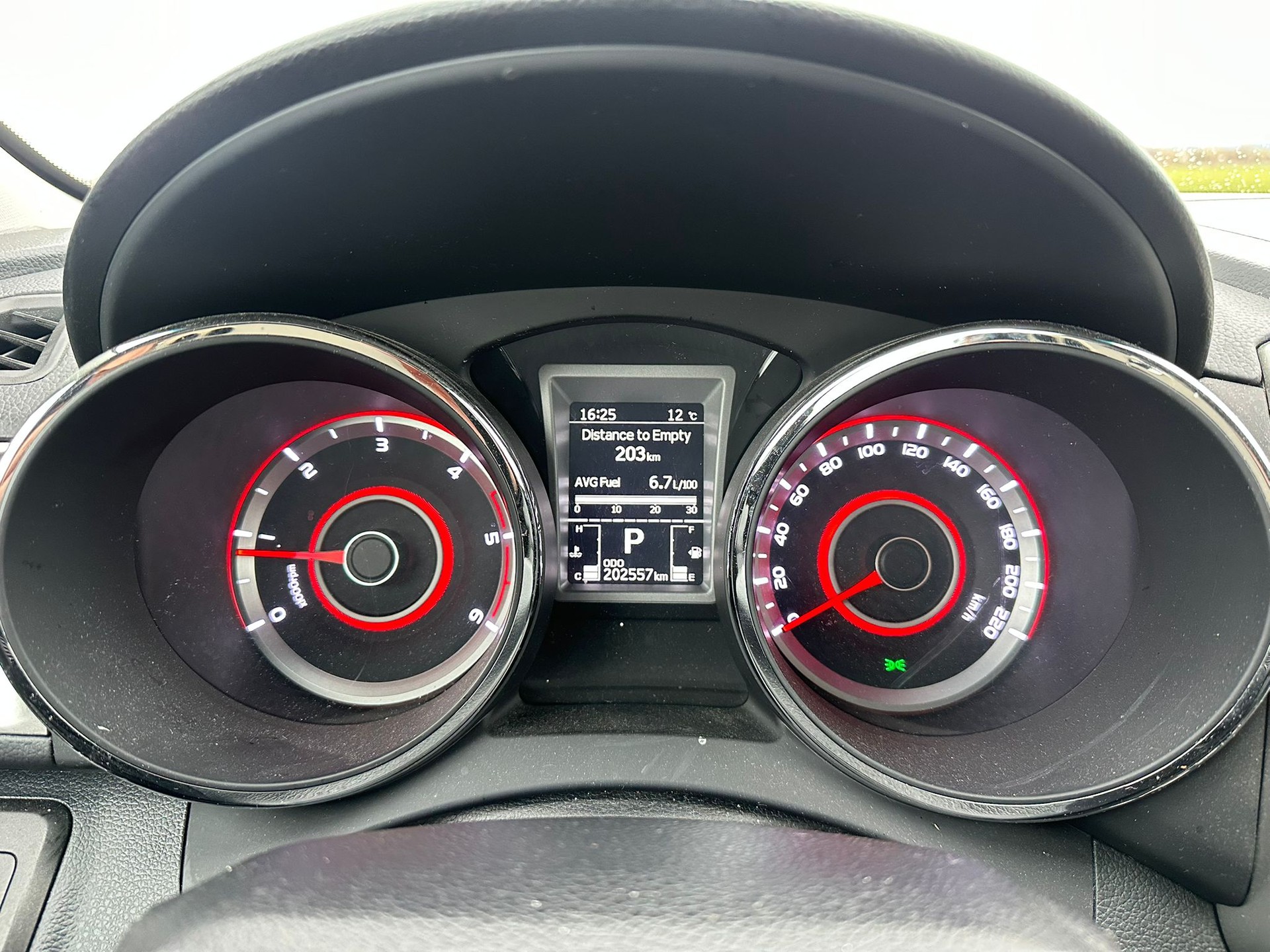 KGM-SsangYong Tivoli 1.6 eXDi Crystal 4WD Automatic-image-14
