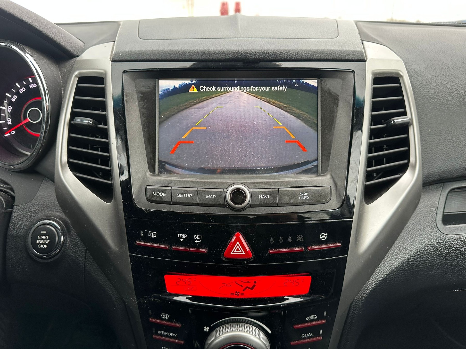 KGM-SsangYong Tivoli 1.6 eXDi Crystal 4WD Automatic-image-16