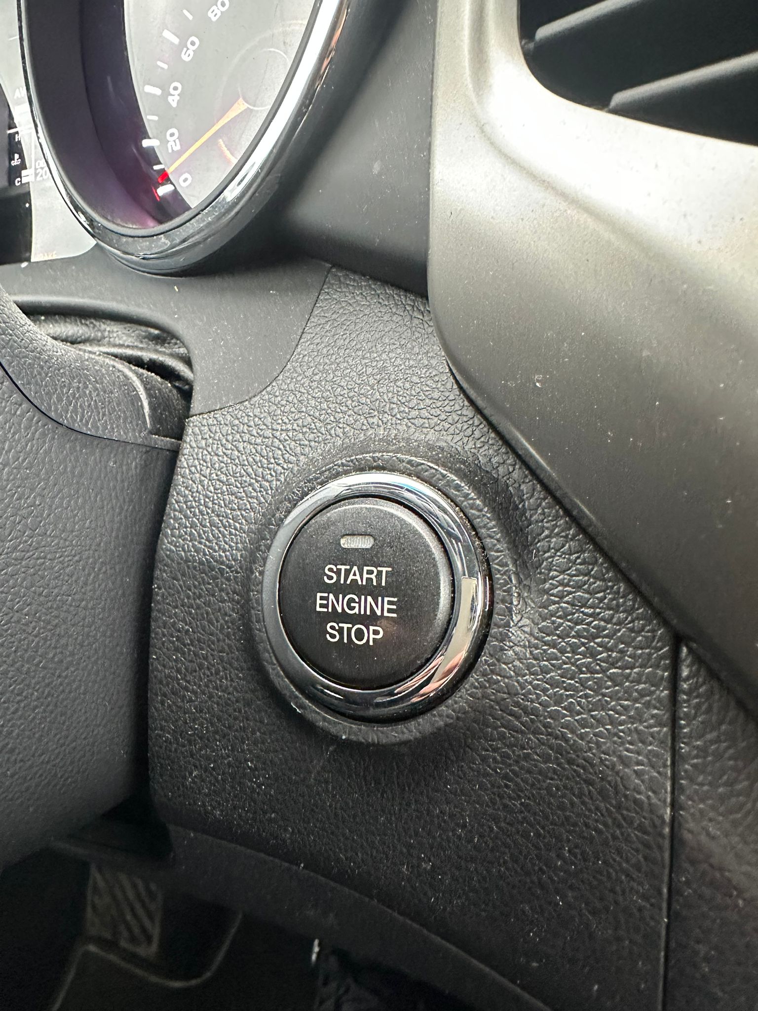 KGM-SsangYong Tivoli 1.6 eXDi Crystal 4WD Automatic-image-13