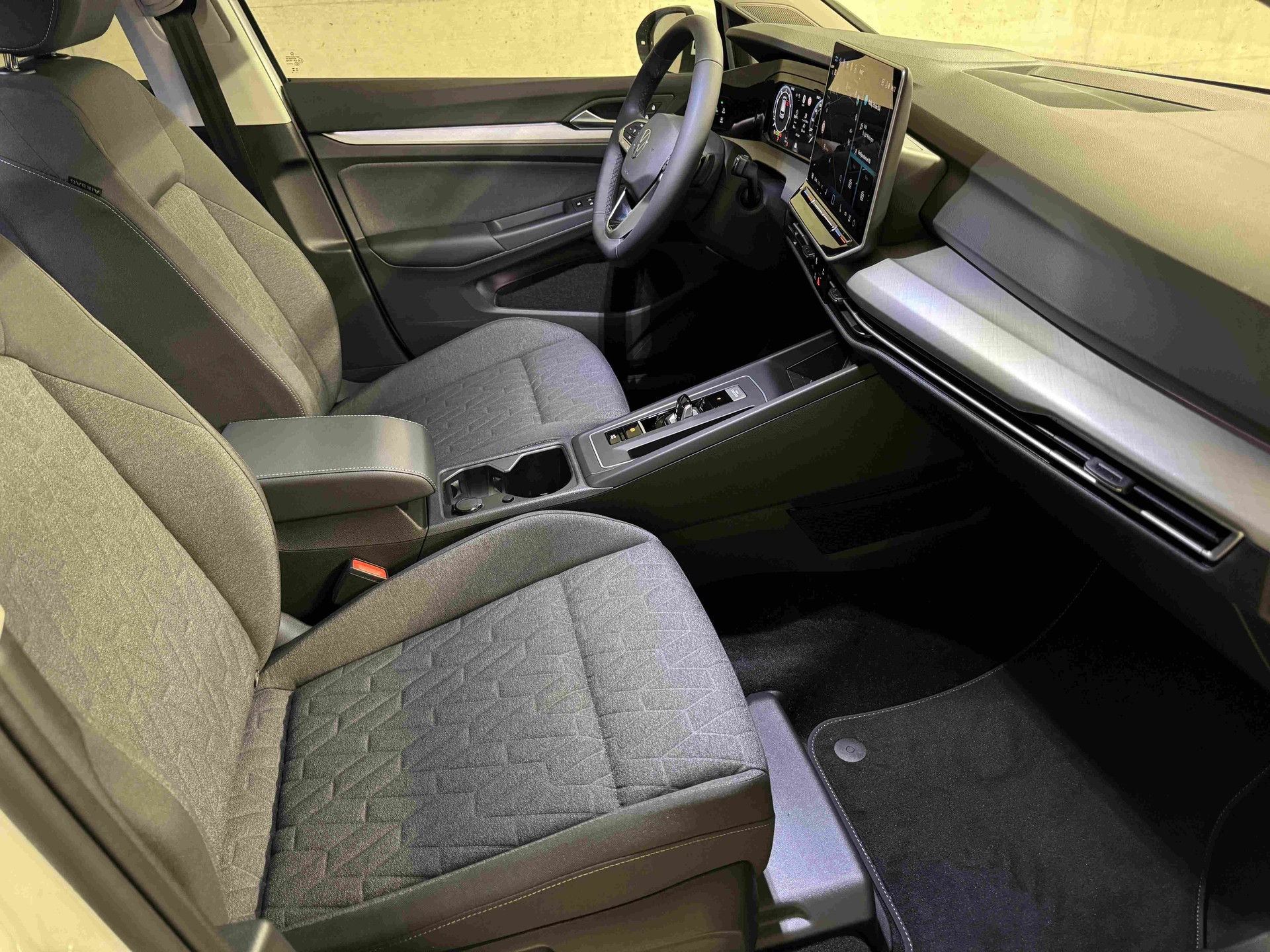 VW Golf 1.5 e TSI mHEV United DSG-image-11
