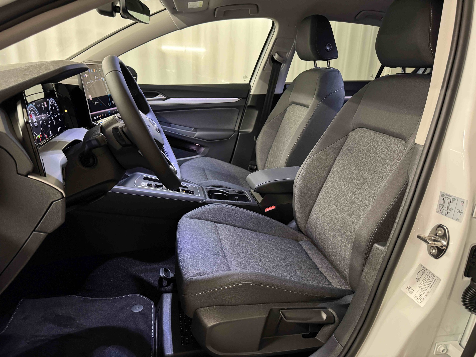 VW Golf 1.5 e TSI mHEV United DSG-image-8