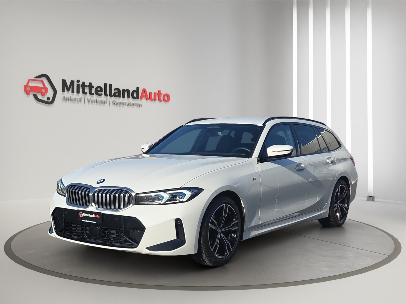 BMW 320d xDrive 48V Touring Steptronic M Sport-image-0