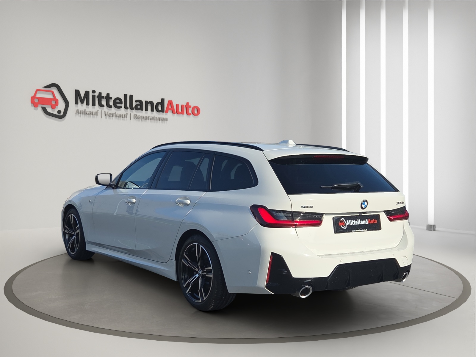BMW 320d xDrive 48V Touring Steptronic M Sport-image-12