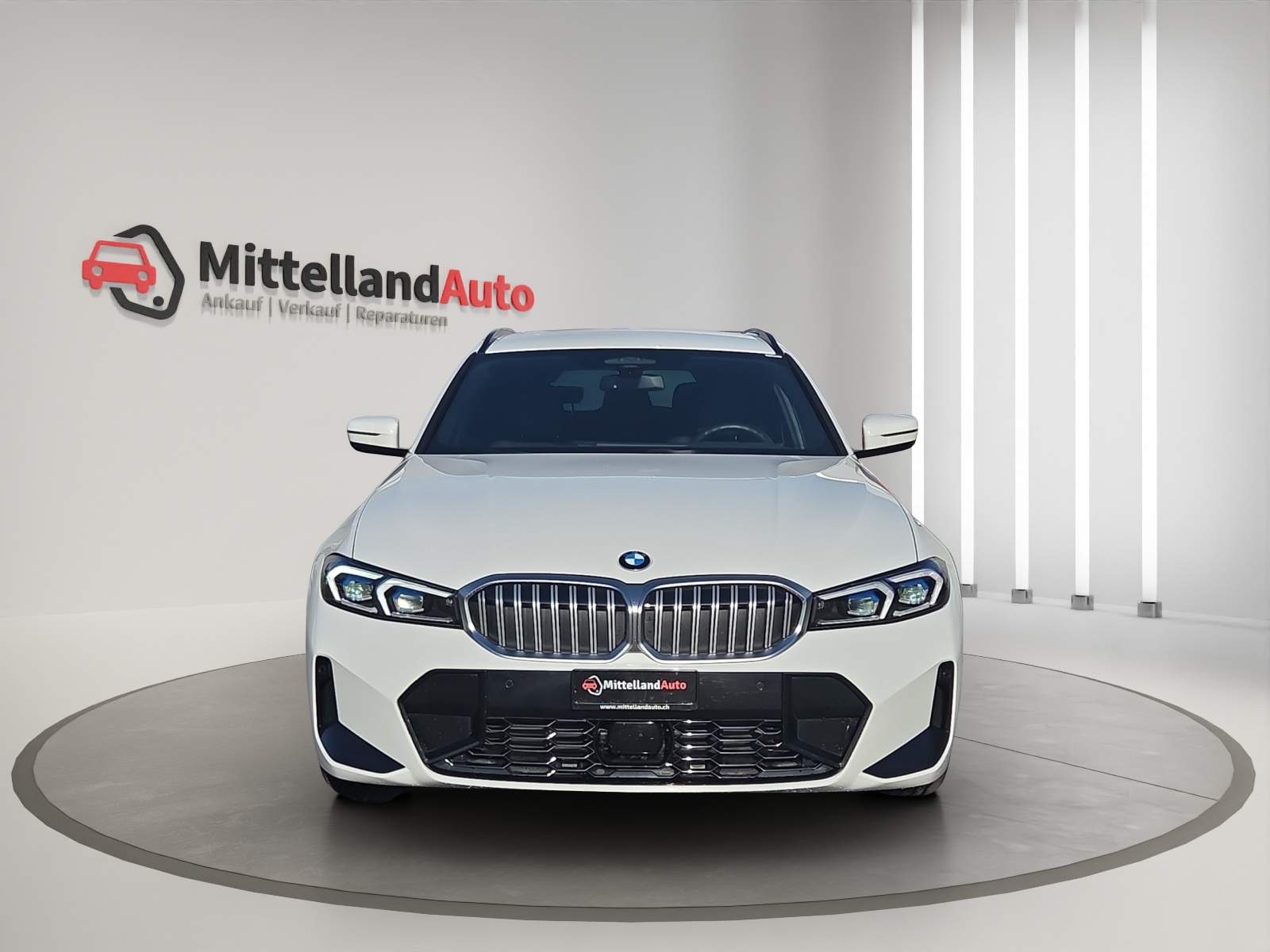BMW 320d xDrive 48V Touring Steptronic M Sport-image-1