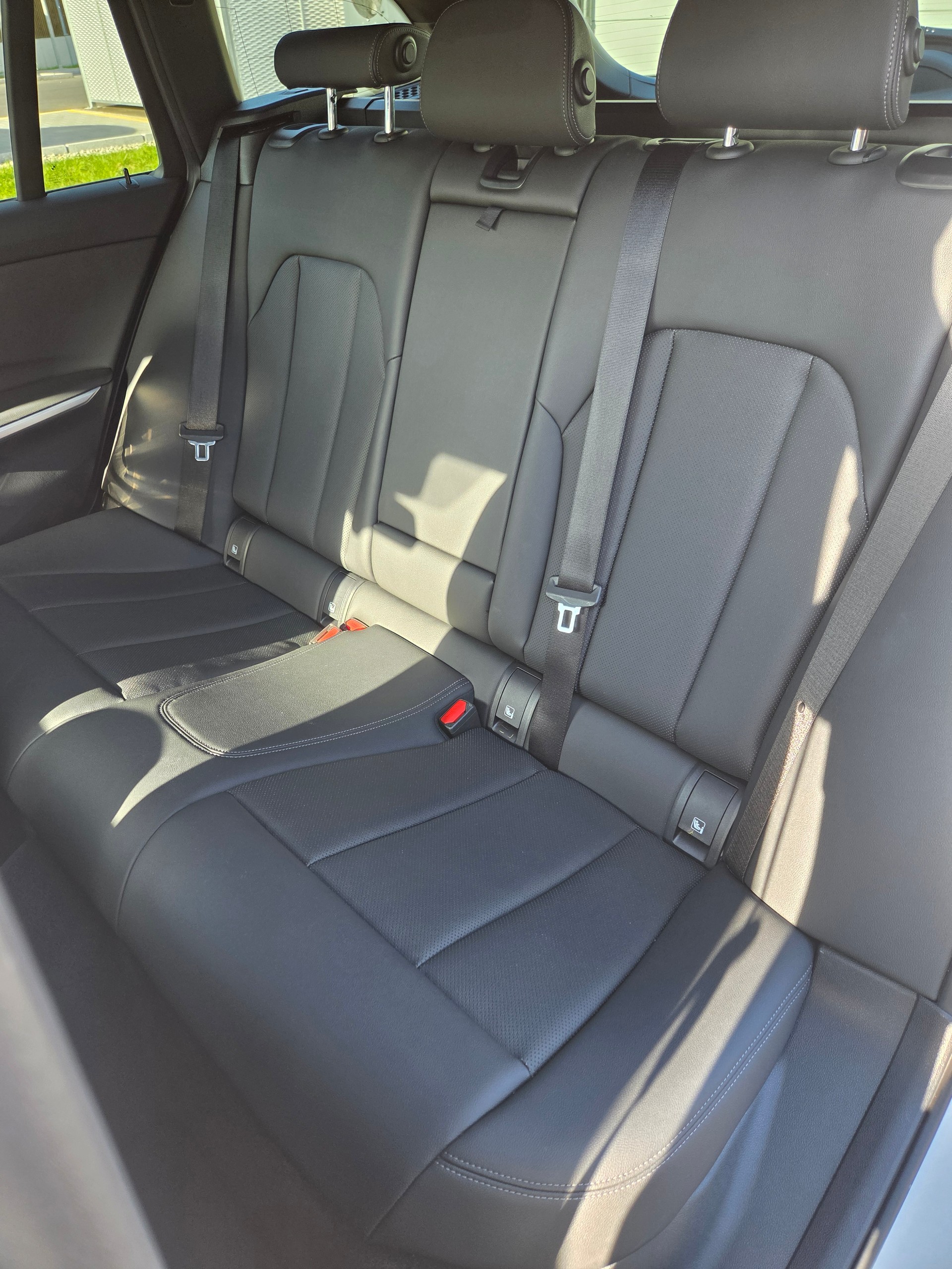 BMW 320d xDrive 48V Touring Steptronic M Sport-image-9