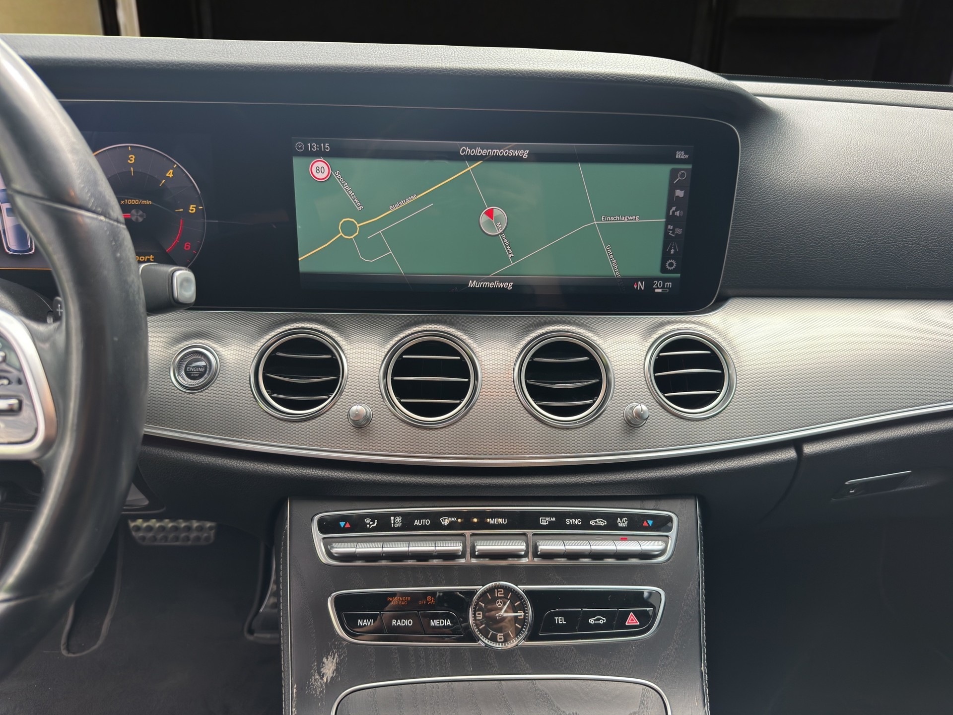 MERCEDES-BENZ E 220 d Avantgarde-image-14