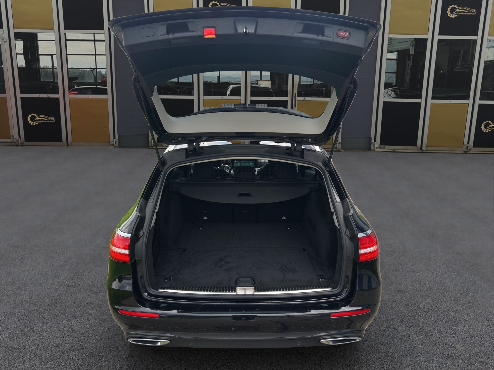 MERCEDES-BENZ E 220 d Avantgarde-image-13