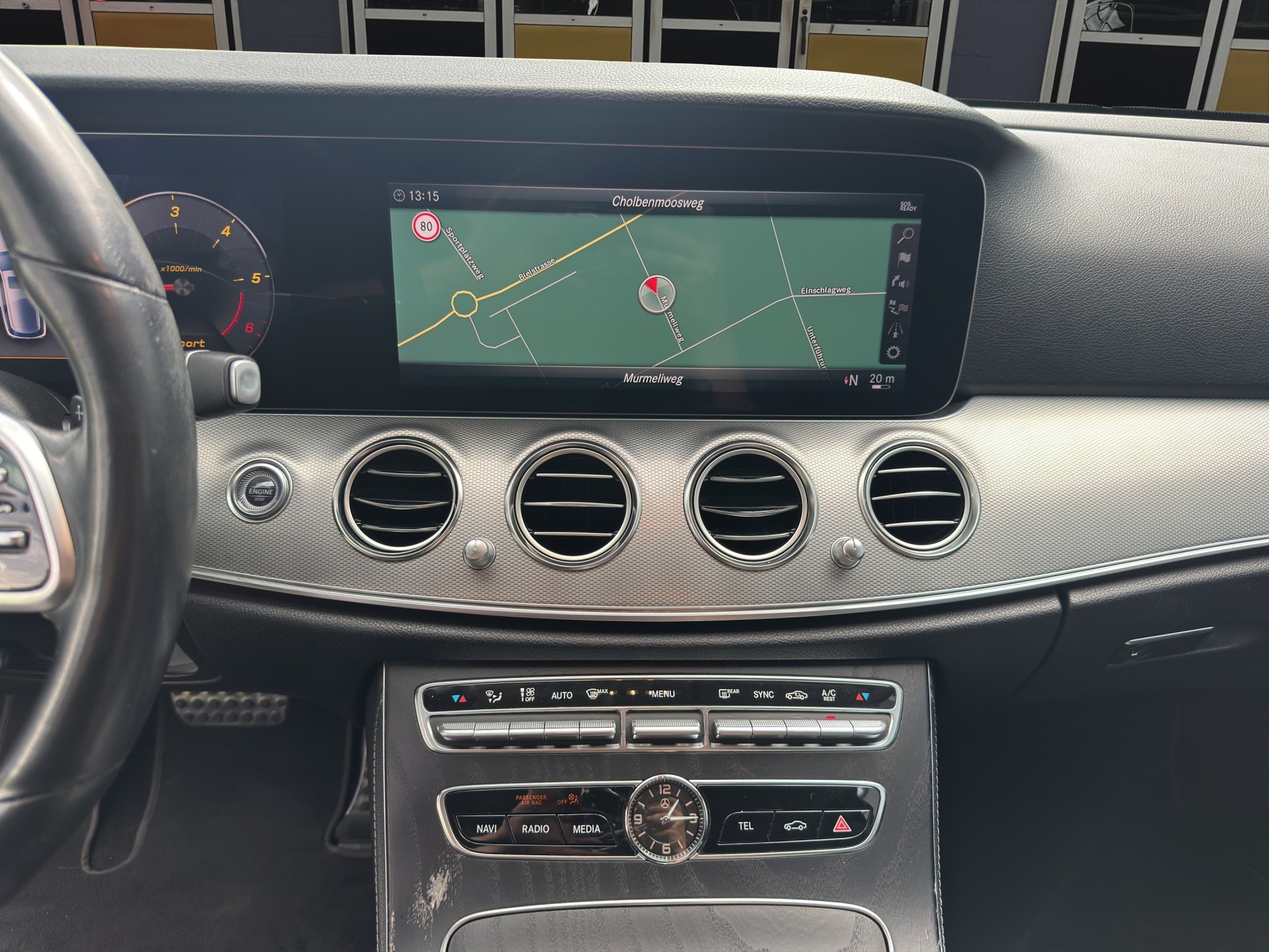 MERCEDES-BENZ E 220 d Avantgarde-image-14