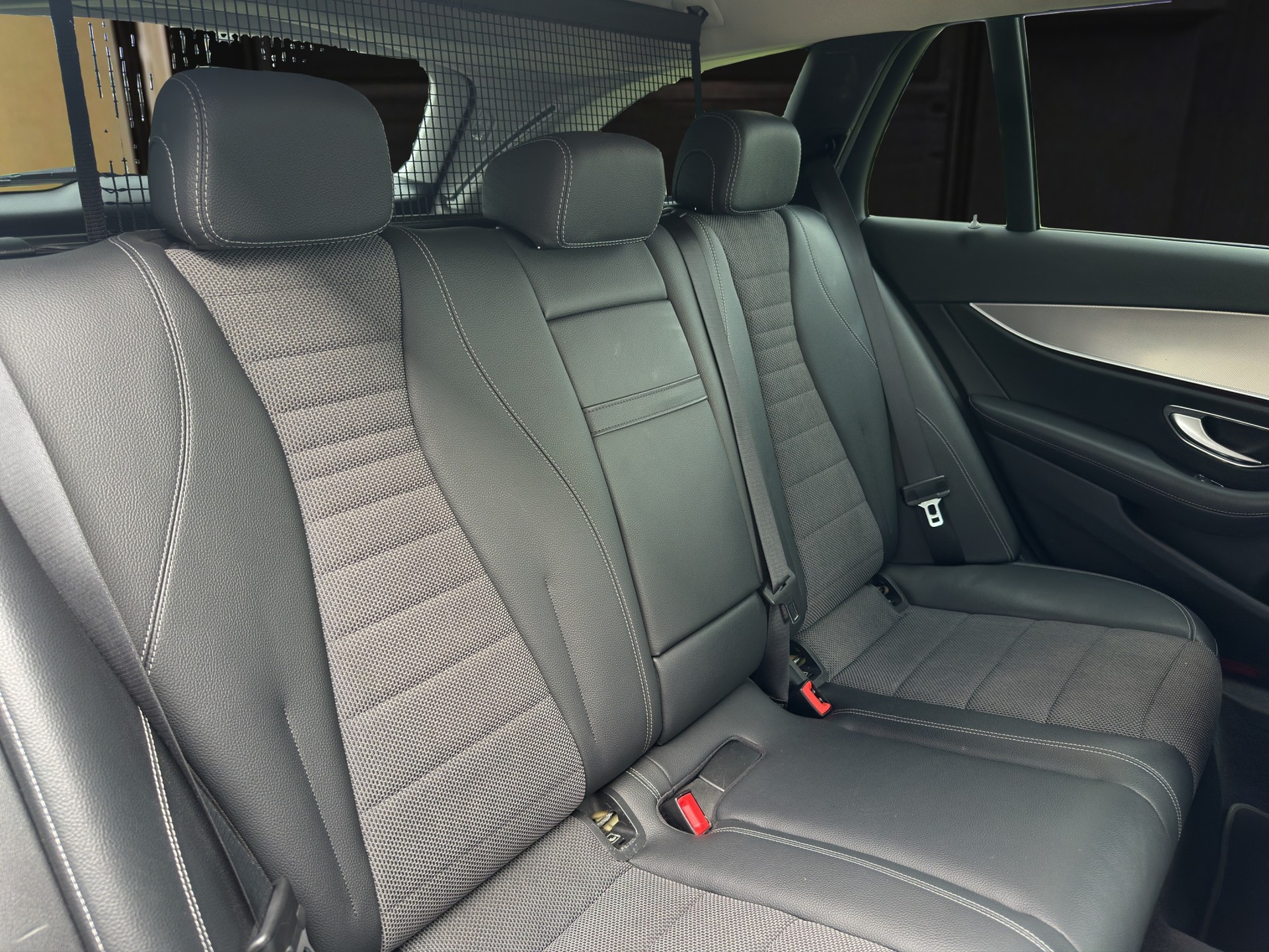 MERCEDES-BENZ E 220 d Avantgarde-image-12