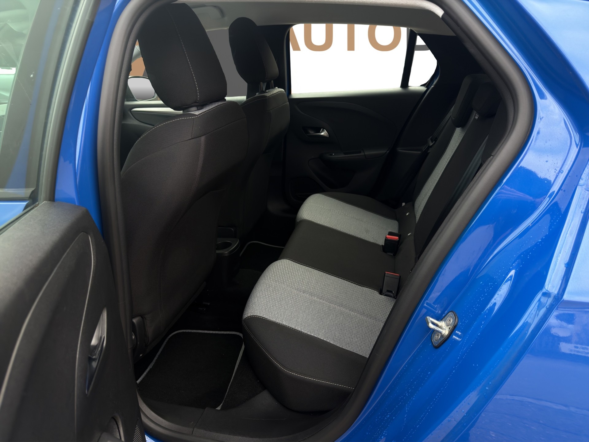 OPEL Corsa 1.2 T Edition-image-12