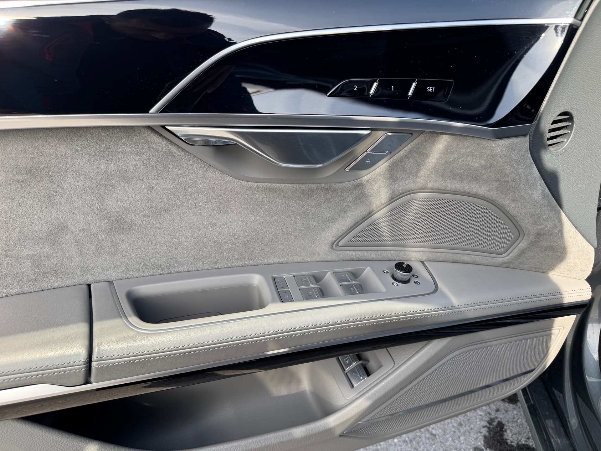AUDI A8 60 L TFSI e quattro tiptronic-image-13