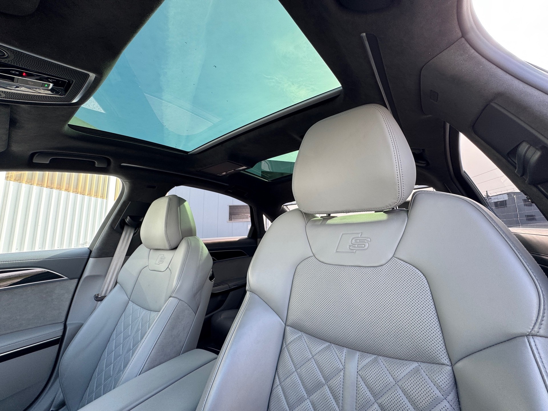 AUDI A8 60 L TFSI e quattro tiptronic-image-30