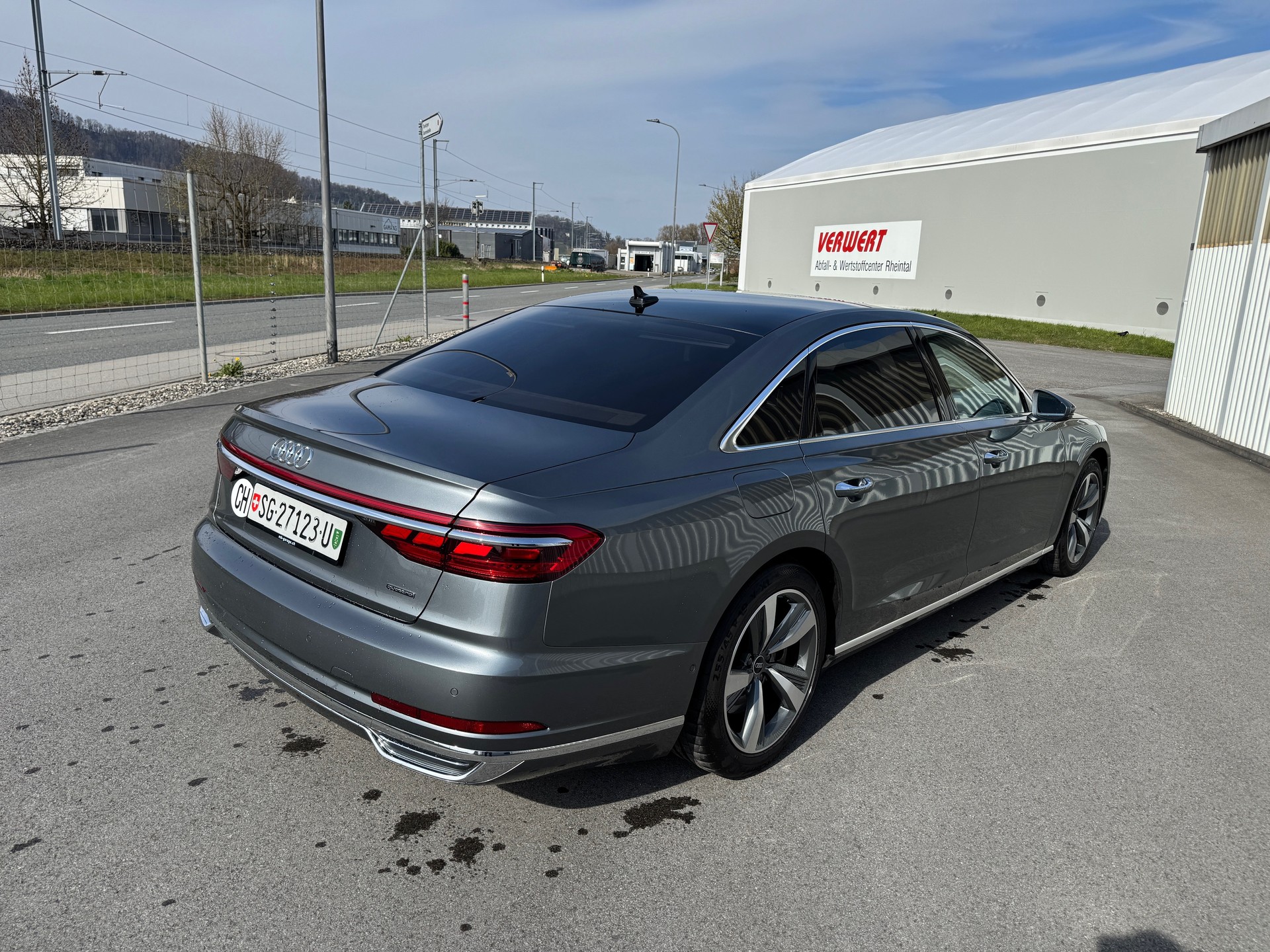 AUDI A8 60 L TFSI e quattro tiptronic-image-5