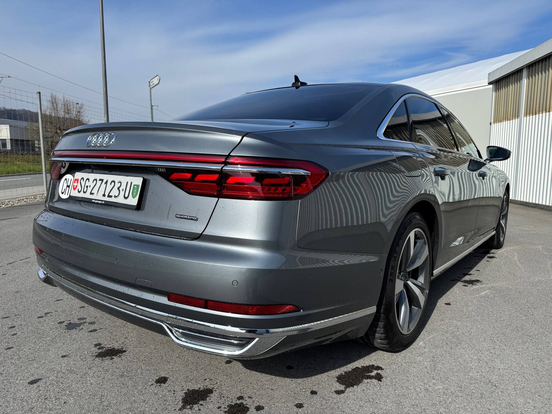 AUDI A8 60 L TFSI e quattro tiptronic-image-6