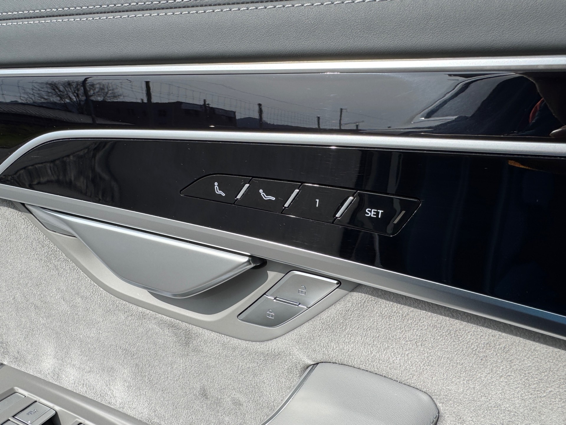 AUDI A8 60 L TFSI e quattro tiptronic-image-20