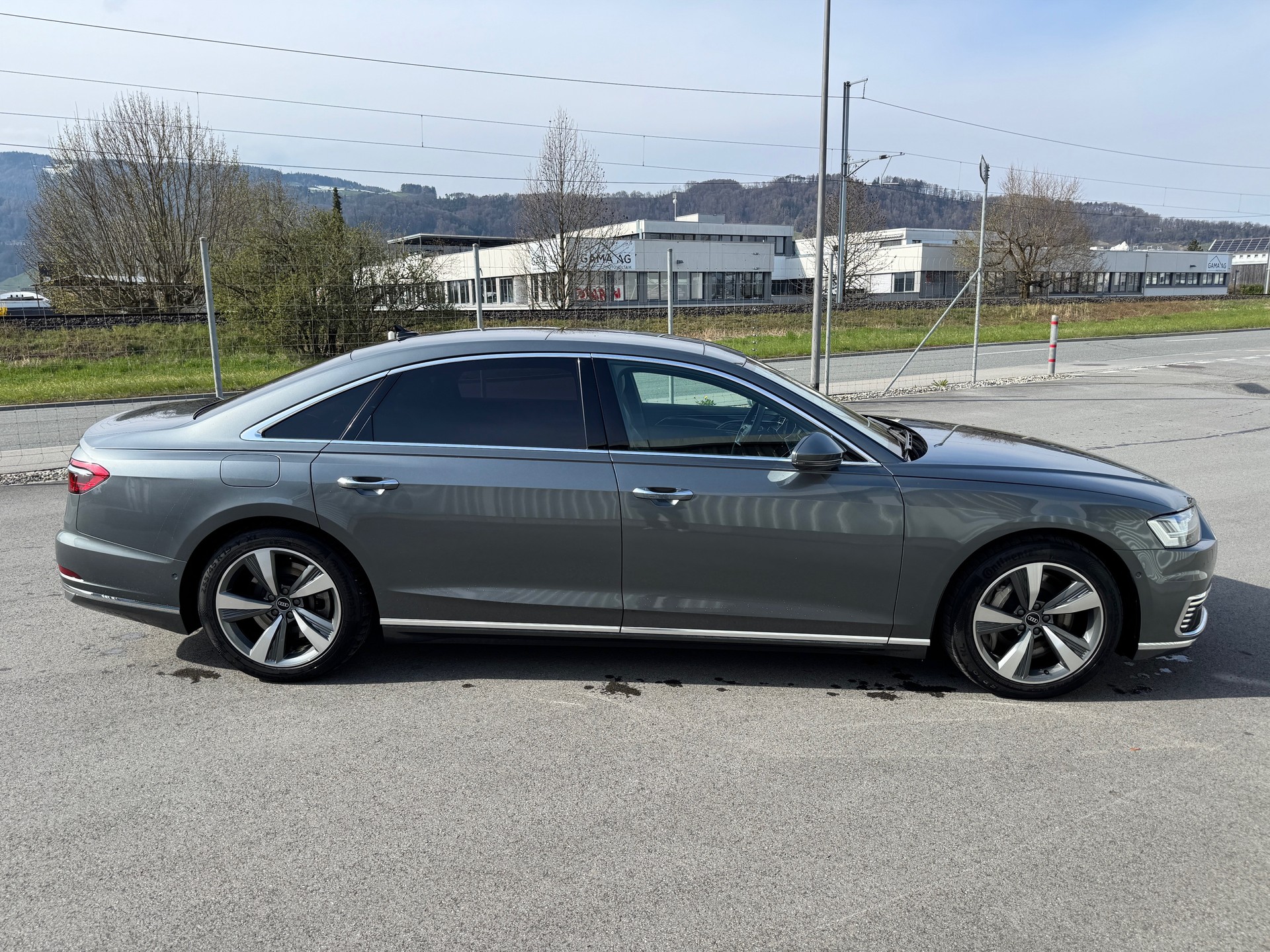 AUDI A8 60 L TFSI e quattro tiptronic-image-4