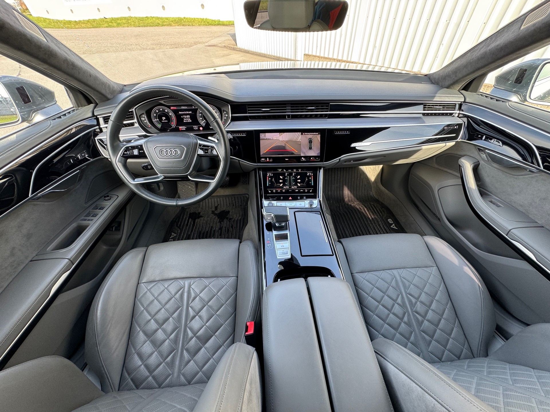 AUDI A8 60 L TFSI e quattro tiptronic-image-27