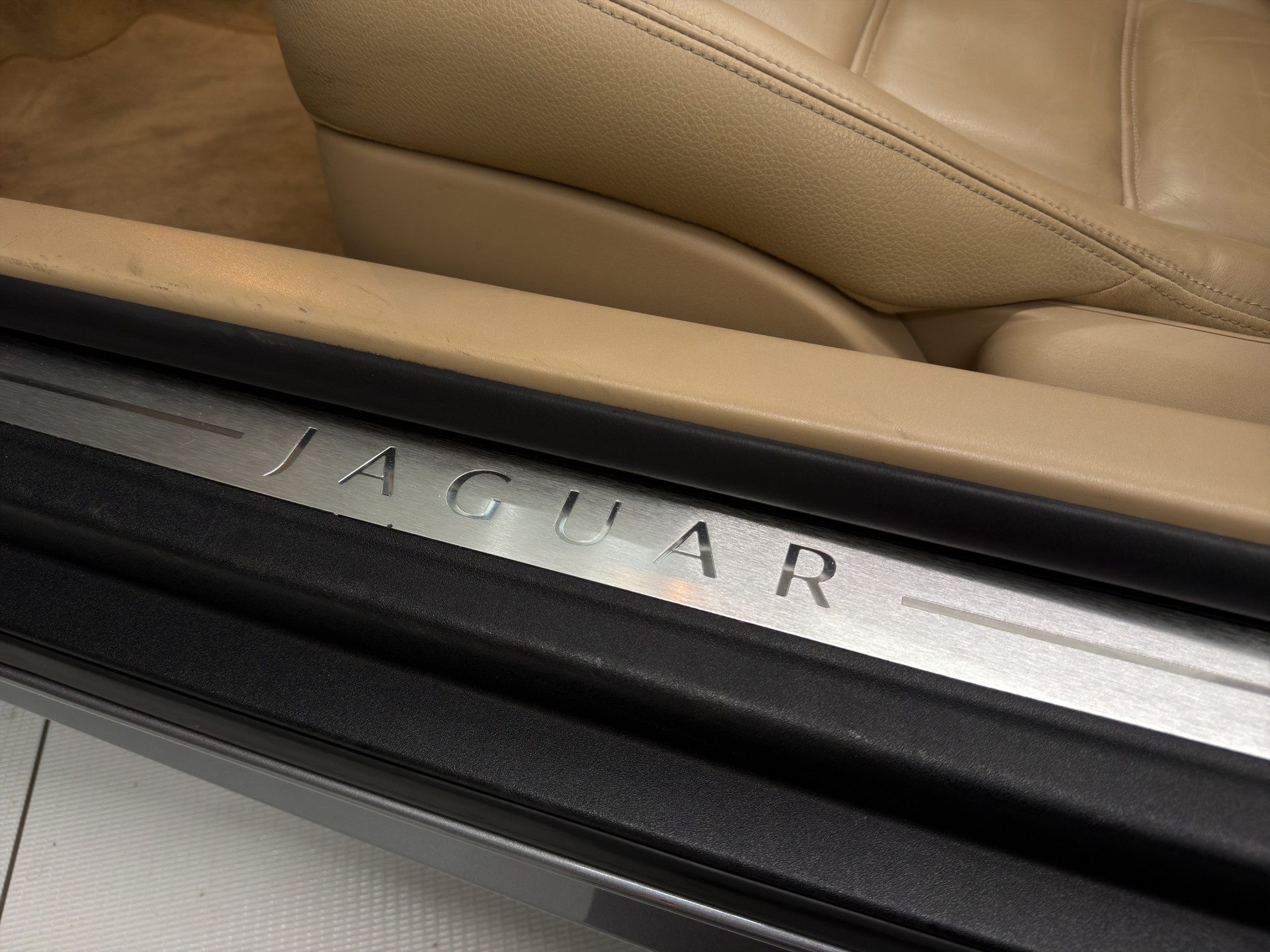JAGUAR XKR 4.2 V8 SC Automatic-image-21
