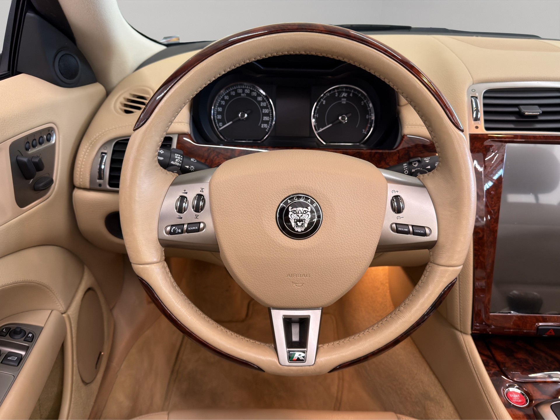 JAGUAR XKR 4.2 V8 SC Automatic-image-16