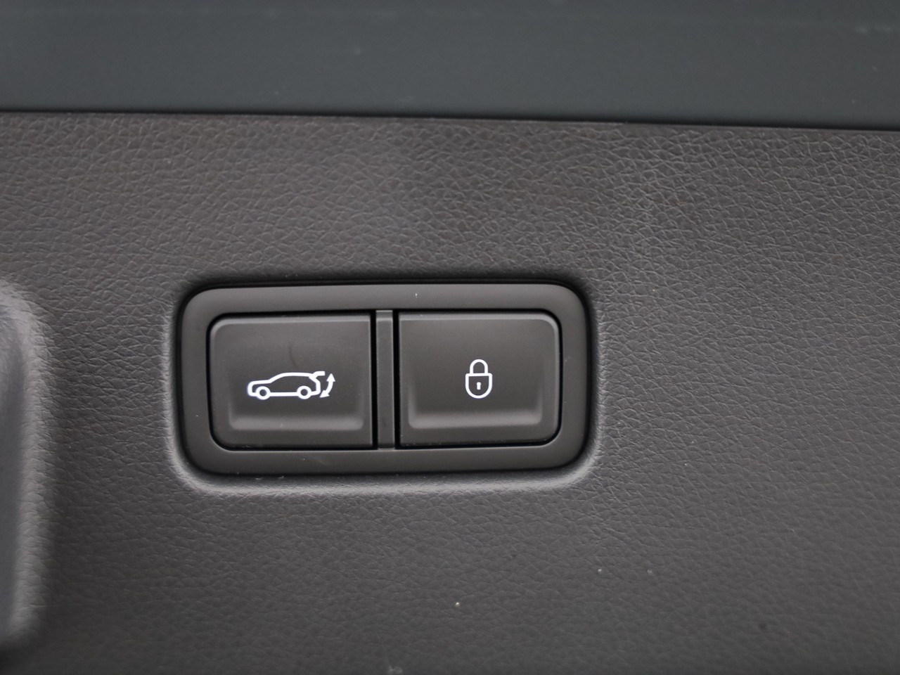 GENESIS GV60 77.4 kWh Premium-image-12