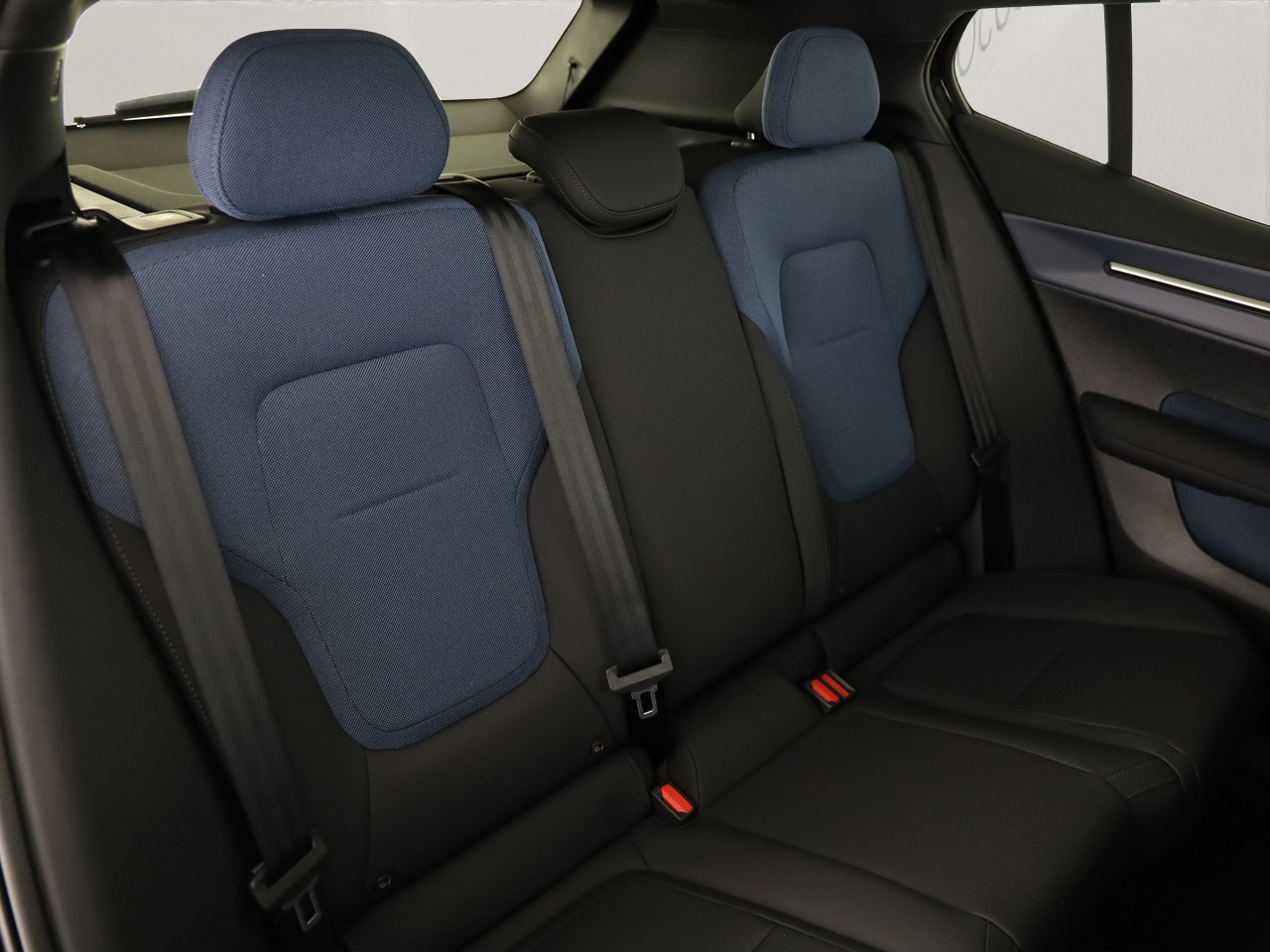 VOLVO EX30 E60 Twin Ultra Performance AWD .-image-6