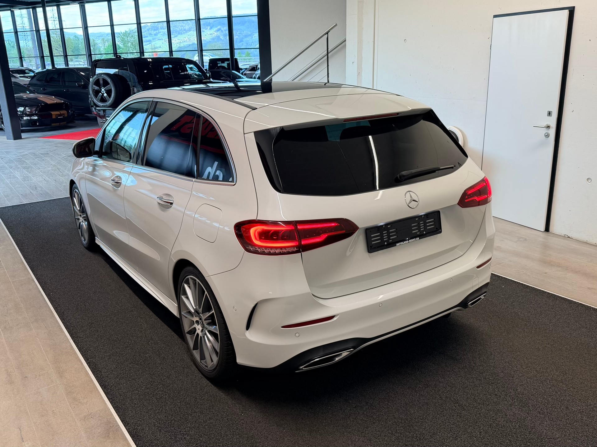 MERCEDES-BENZ B 220 4Matic AMG Line 7G-DCT-image-8