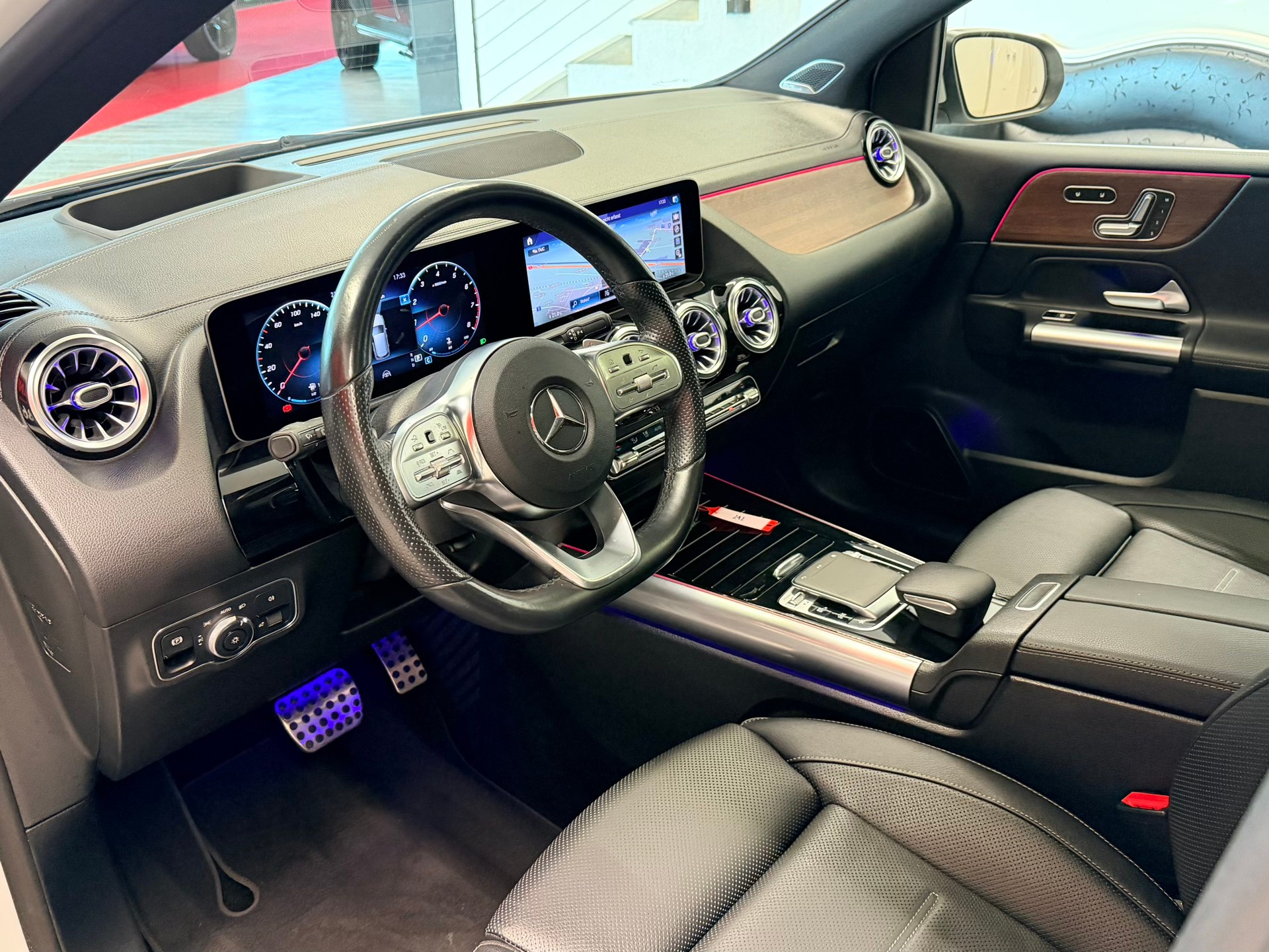 MERCEDES-BENZ B 220 4Matic AMG Line 7G-DCT-image-11